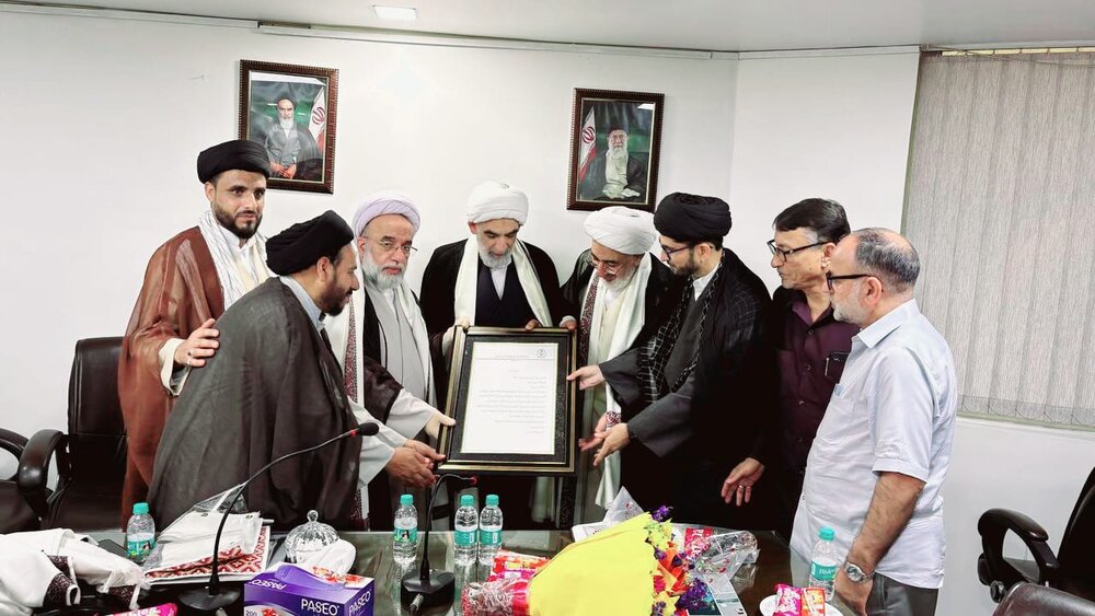 دیدار هیئت بلندپایه شورای علمای شیعه جامو و کشمیر با نماینده پیشین و جدید ولی فقیه در هند