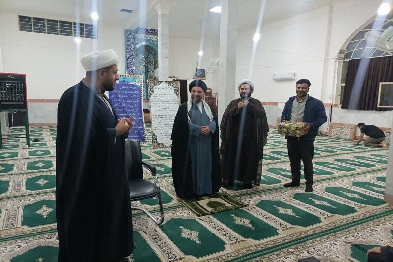 تقدیر از خدمات امام جماعت مسجد جامع سرپل ذهاب+عکس