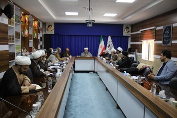 تصاویر/ نشست مسئولین مراکز بزرگ اسلامی کردستان با رئیس داگاه ویژه روحانیت همدان