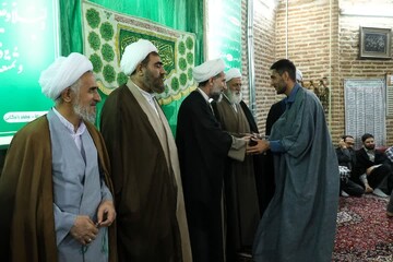 فیلم | تجلیل از طلاب مدرسه علمیه سردارین توسط امام جمعه قزوین