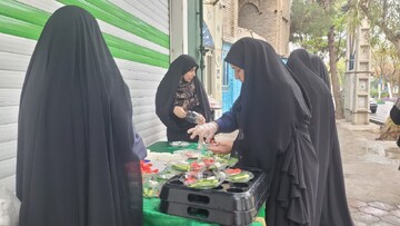 تصاویر/ ایستگاه  صلواتی به مناسبت سالروز شهادت شهید مرتضی آوینی در ساوه