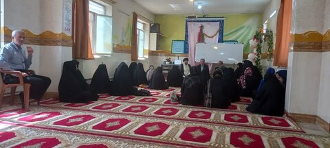 تصاویر/بازدید نماینده ولی فقیه درکاشان ازکلاس های نهضت سوادآموزی