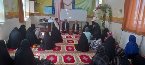 تصاویر/بازدید نماینده ولی فقیه درکاشان ازکلاس های نهضت سوادآموزی