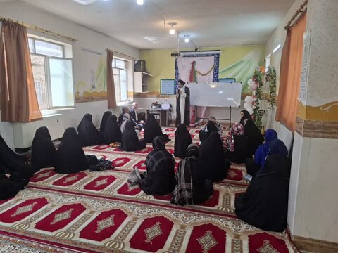 تصاویر/بازدید نماینده ولی فقیه درکاشان ازکلاس های نهضت سوادآموزی