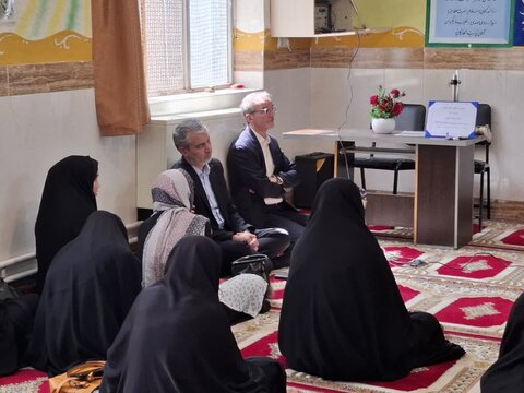 تصاویر/بازدید نماینده ولی فقیه درکاشان ازکلاس های نهضت سوادآموزی