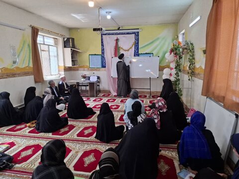 تصاویر/بازدید نماینده ولی فقیه درکاشان ازکلاس های نهضت سوادآموزی