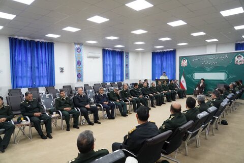 تصاویر دیدار جمعی از کارکنان فراجا لرستان با نماینده ولی فقیه در استان