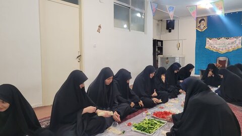 تصاویر/برگزاری ایستگاه صلواتی به مناسبت سالروز شهادت شهید مرتضی آوینی در ساوه