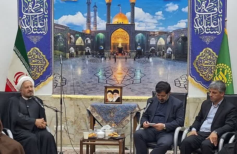 گزارسی از نشست ستاد ملی بزرگداشت دهه کرامت در قم / ۹ اردیبهشت؛ آغاز جشن ها از حرم حضرت معصومه(س)