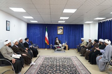 تصاویر/ دیدار مسئول دفتر حوزه نمایندگی ولی فقیه و جمعی از روحانیون فرهنگی مستقر در سپاه لرستان با نماینده ولی فقیه در استان