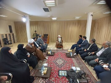 در برابر دشمن خارجی باید محکم ایستاد و پاسخ قاطع داد