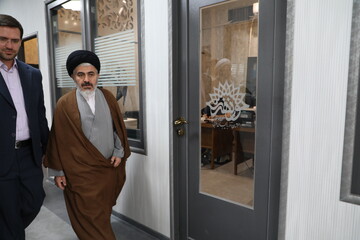 فیلم|  بازدید نماینده ولی فقیه در آذربایجان غربی از حوزه هنری انقلاب اسلامی استان