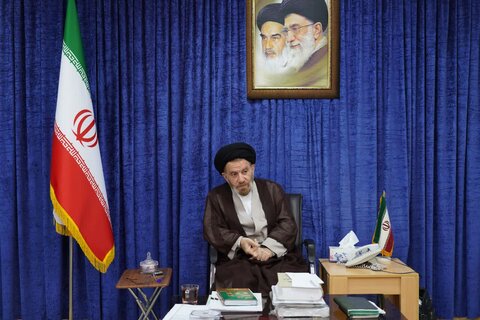 تصاویر دیدار مسئول دفتر حوزه نمایندگی ولی فقیه و جمعی از روحانیون فرهنگی مستقر در سپاه پاسداران استان با نماینده ولی فقیه در لرستان