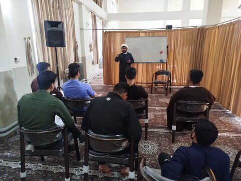 تصاویر/برگزاری دوره آموزش مقاله نویسی و پایان نامه نویسی در مدرسه علمیه کامیاران