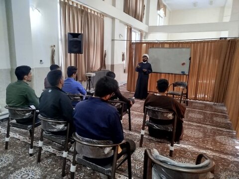 تصاویر/برگزاری دوره آموزش مقاله نویسی و پایان نامه نویسی در مدرسه علمیه کامیاران