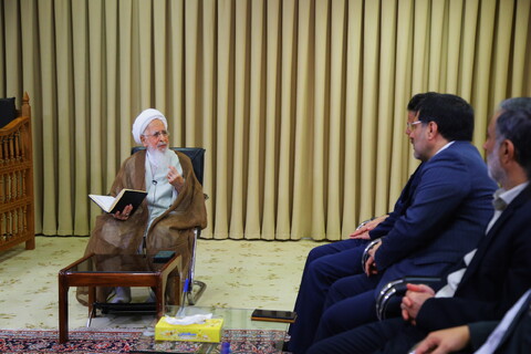 تصاویر / دیدار اعضای شورای شهر قم با آیت الله العظمی جوادی آملی