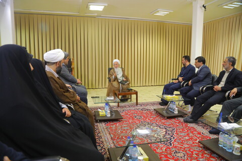 تصاویر / دیدار اعضای شورای شهر قم با آیت الله العظمی جوادی آملی