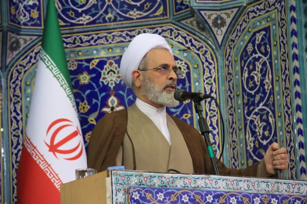 الشعب الإيراني لا يخضع للذل والقهر / لا ينبغي أن يتحول موضوع التفاوض إلى قضية ثنائية تقسم البلاد