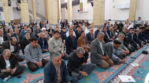 تصاویر اقامه نماز جمعه در کوهدشت