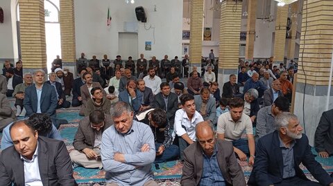 تصاویر اقامه نماز جمعه در کوهدشت
