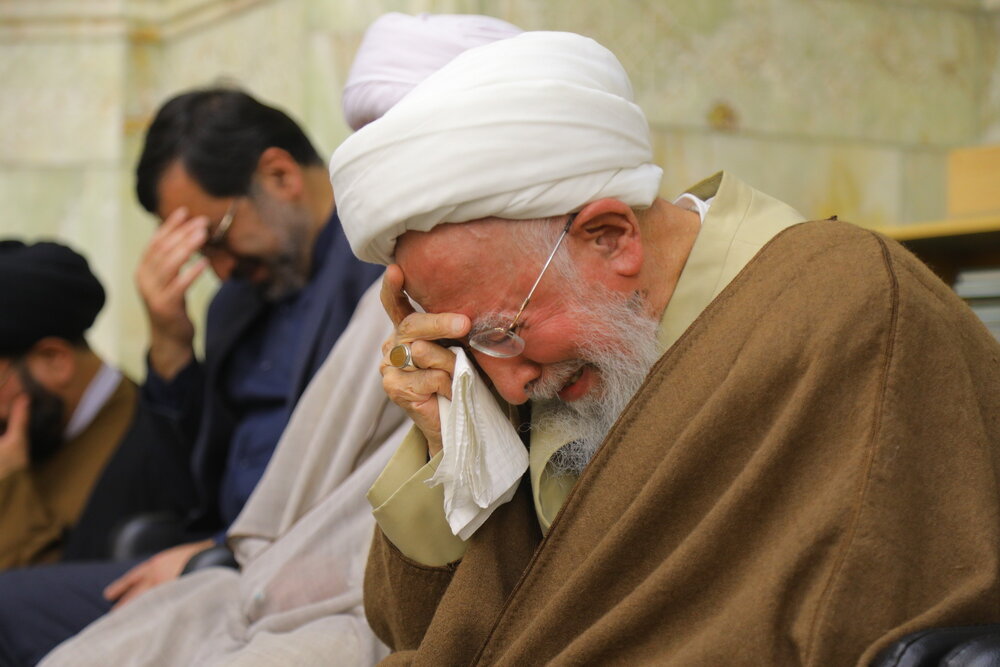 एक महान शिक्षक और मरज ए तक़लीद का दुःख और एक वफादार शिष्य की गिरया व ज़ारी