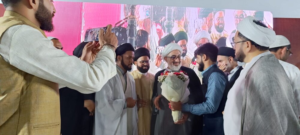 मुंबई की ऐतिहासिक मुगल मस्जिद में सर्वोच्च नेता के प्रतिनिधि का भव्य स्वागत एवं आभार समारोह