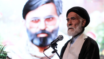 فیلم | شعر زیبای قلم توسط شاعر روحانی اهل خراسان جنوبی