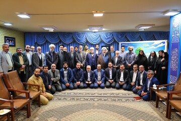 تصاویر/ دیدار جمعی از هنرمندان تبریز بانماینده ولی فقیه در آذربایجان شرقی