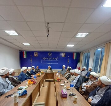 طلاب و روحانیون سربازان امام زمان(عج) هستند