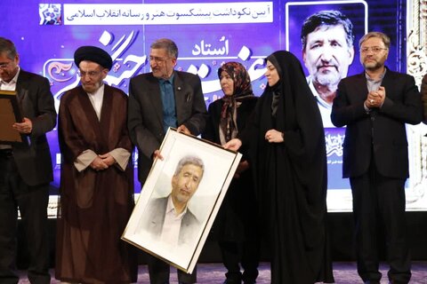 تصاویر آیین نکوداشت پیشکسوت هنر و رسانه لرستان