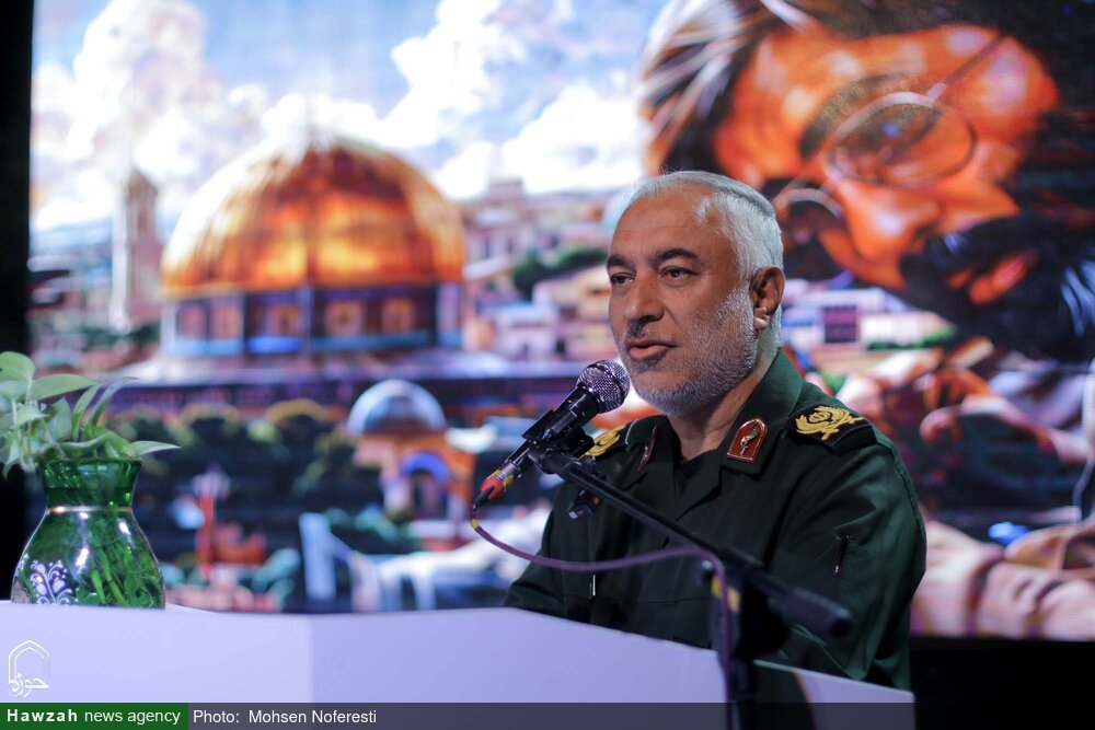 نقش هنرمندان در خنثی سازی توطئه های دشمن بی بدیل است