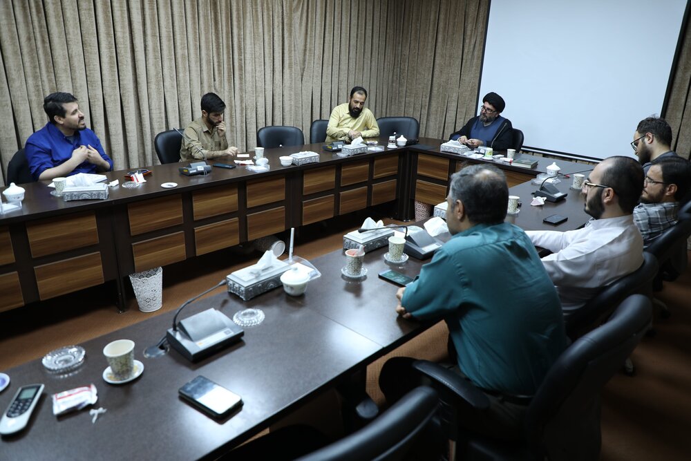 نشست سرگروه‌های رسانه‌ای با مدیر چندرسانه‌ای مرکز