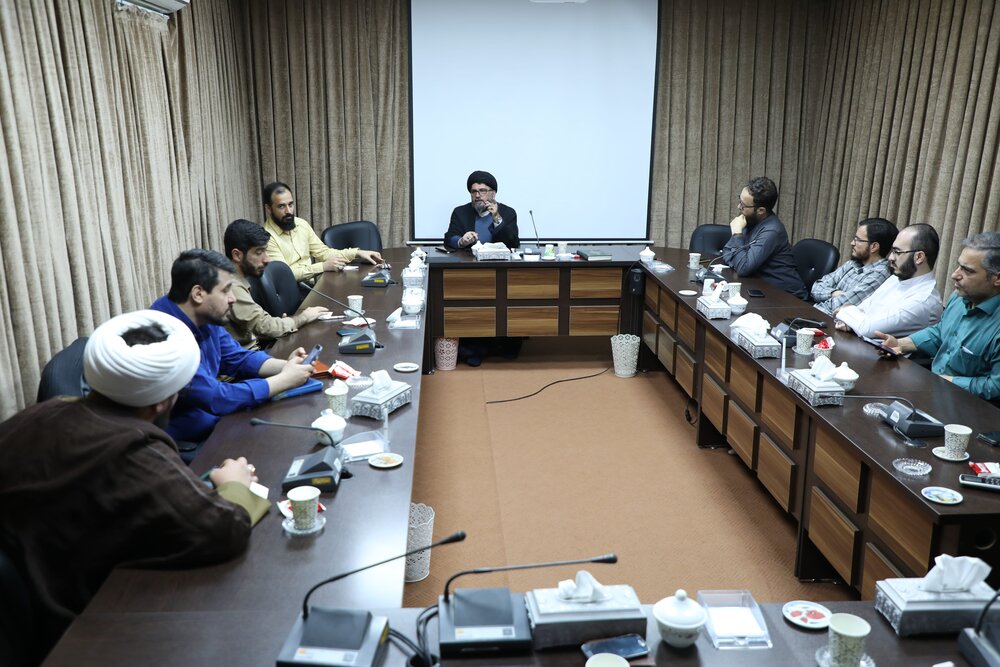 نشست سرگروه‌های رسانه‌ای با مدیر چندرسانه‌ای مرکز