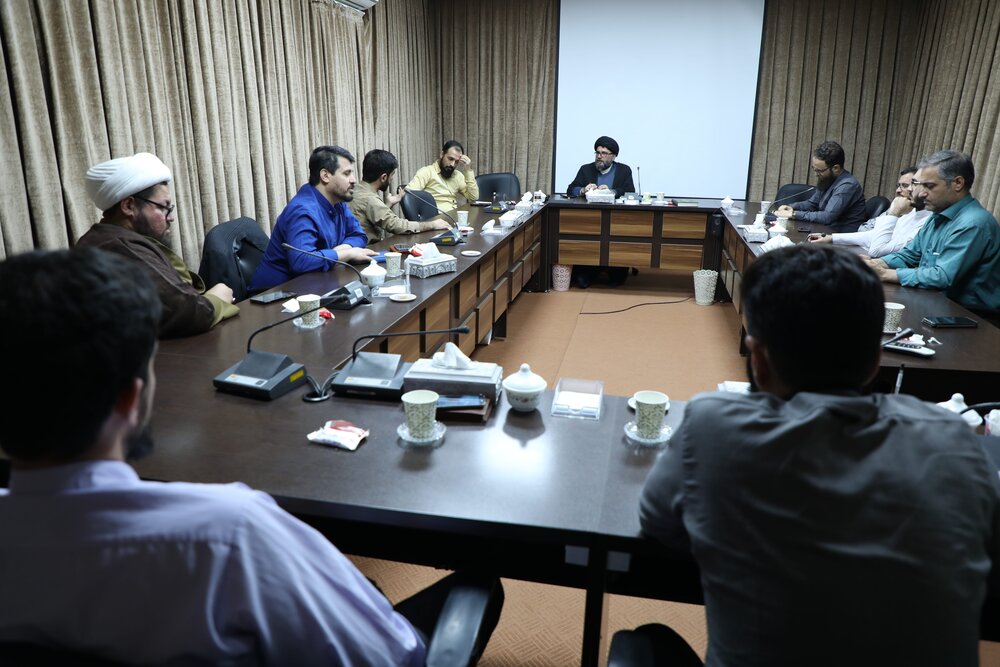 نشست سرگروه‌های رسانه‌ای با مدیر چندرسانه‌ای مرکز