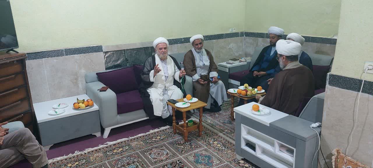 دیدار مدیر حوزه علمیه هرمزگان با خانواده شهید حجتالاسلام عبد الرسول مصلحی