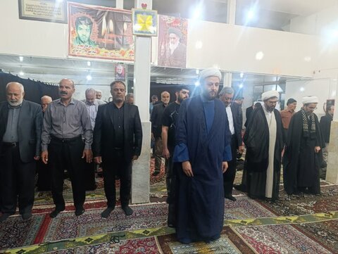 حضور میدانی اعضای قرارگاه پشتیبانی مساجد اليگودرز در جمع نمازگزاران مسجد شهید آیت‌الله سید مصطفی خمینی(ره)