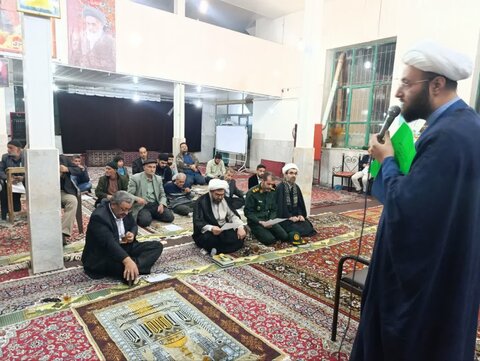 حضور میدانی اعضای قرارگاه پشتیبانی مساجد اليگودرز در جمع نمازگزاران مسجد شهید آیت‌الله سید مصطفی خمینی(ره)