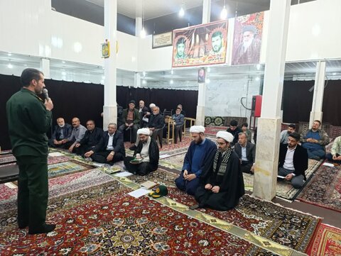 حضور میدانی اعضای قرارگاه پشتیبانی مساجد اليگودرز در جمع نمازگزاران مسجد شهید آیت‌الله سید مصطفی خمینی(ره)