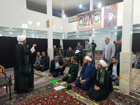 حضور میدانی اعضای قرارگاه پشتیبانی مساجد اليگودرز در جمع نمازگزاران مسجد شهید آیت‌الله سید مصطفی خمینی(ره)