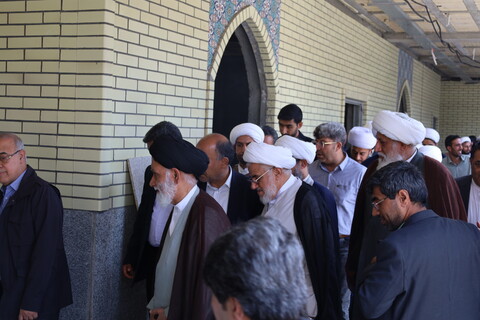 تصاویر/ بازدید نماینده ولی فقیه. مدیر حوزه علمیه و استاندار هرمزگان از مدرسه علمیه امام علی  (ع) میناب