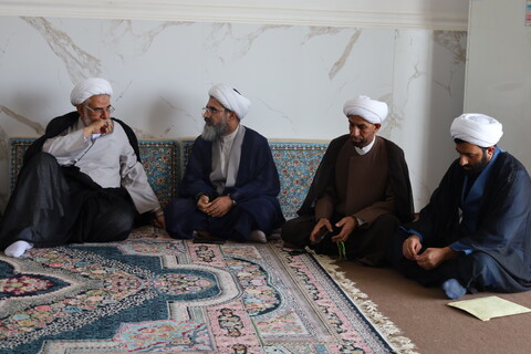 تصاویر/ بازدید نماینده ولی فقیه. مدیر حوزه علمیه و استاندار هرمزگان از مدرسه علمیه امام علی  (ع) میناب