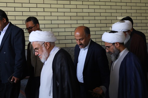 تصاویر/ بازدید نماینده ولی فقیه. مدیر حوزه علمیه و استاندار هرمزگان از مدرسه علمیه امام علی  (ع) میناب