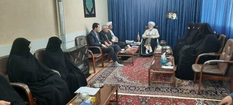 تصاویر/بازدید مدیر و کادر حوزه علمیه خواهران استان مرکزی با نماینده ولی فقیه در استان مرکزی