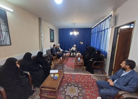 تصاویر/بازدید مدیر و کادر حوزه علمیه خواهران استان مرکزی با نماینده ولی فقیه در استان مرکزی