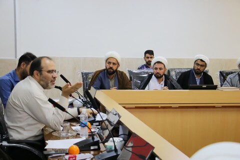 تصاویر| نشست علمی- اقتصادی«شعار سال  ۱۴۰۴ و نقش حوزه های علمیه در تحقق آن»