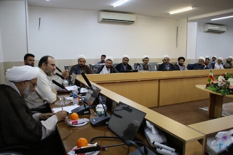 تصاویر| نشست علمی- اقتصادی«شعار سال  ۱۴۰۴ و نقش حوزه های علمیه در تحقق آن»