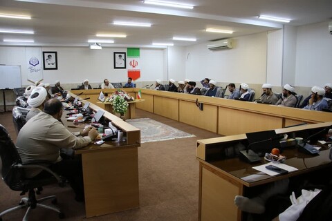 تصاویر| نشست علمی- اقتصادی«شعار سال  ۱۴۰۴ و نقش حوزه های علمیه در تحقق آن»