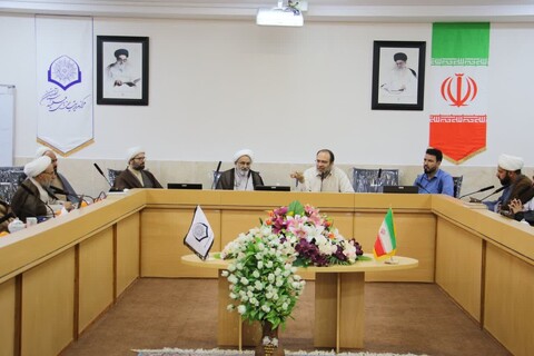 تصاویر| نشست علمی- اقتصادی«شعار سال  ۱۴۰۴ و نقش حوزه های علمیه در تحقق آن»