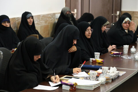 تصاویر / دیدار اعضای جلسه شورای معاونین حوزه علمیه خواهران قزوین با نماینده ولی فقیه در استان قزوین