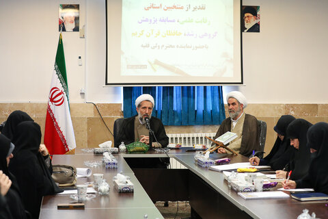 تصاویر / دیدار اعضای جلسه شورای معاونین حوزه علمیه خواهران قزوین با نماینده ولی فقیه در استان قزوین